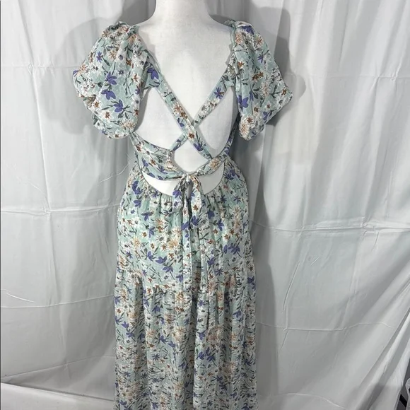 ASTR Floral Puff Sleeve Dress Size Medium - Picture 6 of 9